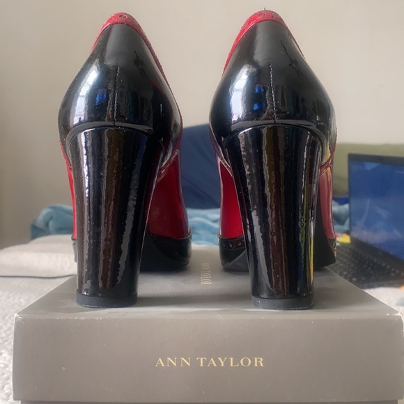 NIB Ann Taylor spectator pumps - Picture 3 of 8